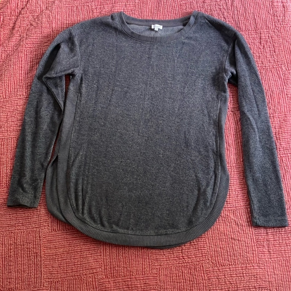 Kismet women’s XS soft Heather Gray Knit Top